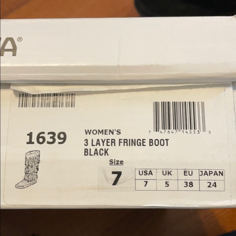 Minnetonka Fringe Boots size 7 - Picture 5 of 7